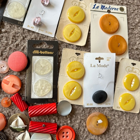 Assorted Vintage Button Collection - Picture 5 of 5